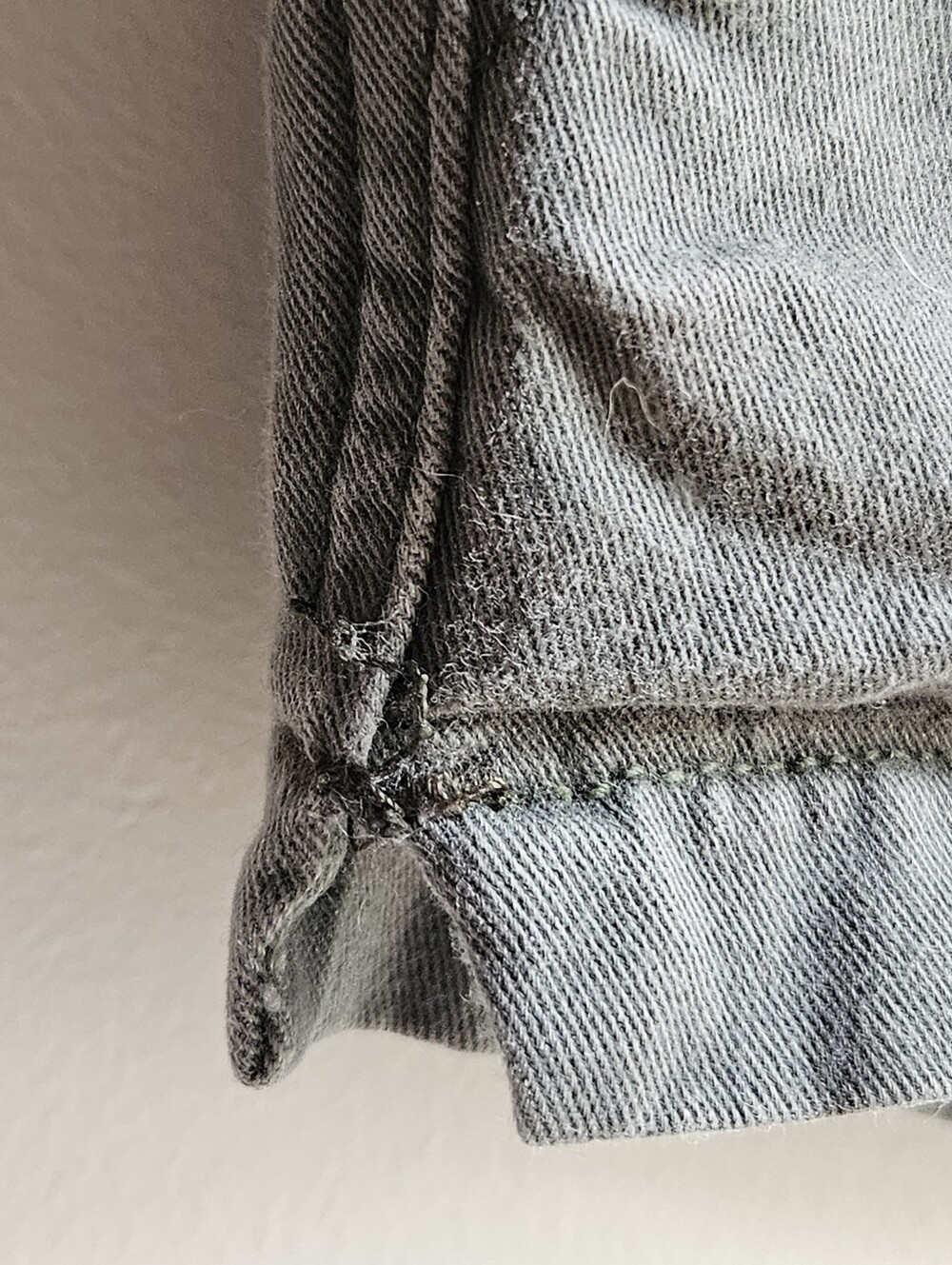Express 3" Inseam Shorts in Women's 10 - Picture 8 of 12